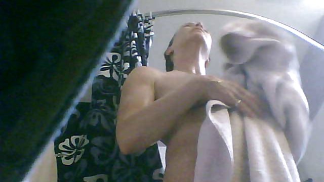 Порно Онлайн Без Регистрации Девушка с бритой пиздой трахается в киску на кухне