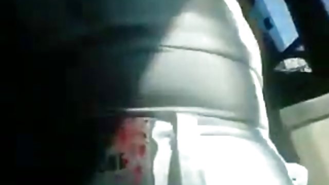 Порно Онлайн Без Регистрации Брюнетка разделась в общественном месте и славно потрахалась