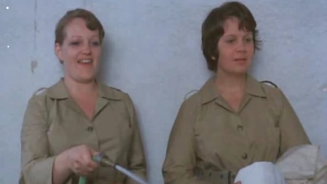 Порно Онлайн Без Регистрации Бестия с большими сиськами дрочит член негра