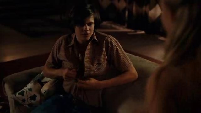 Порно Онлайн Без Регистрации Порно модель соблазнила парня на офисном столе