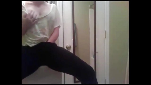 Порно Онлайн Без Регистрации Девушка в очках мастурбирует пухлую киску резиновым членом