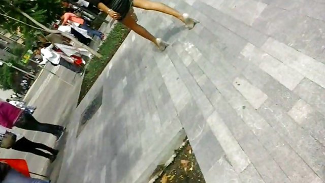 Порно Онлайн Без Регистрации Брюнетка в черном корсете страстно прыгает на члене мужчины