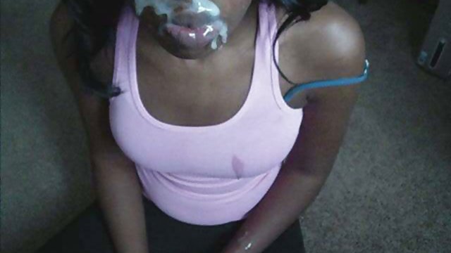 Порно Онлайн Без Регистрации Молоденькая немка развелась на секс перед домашней камерой