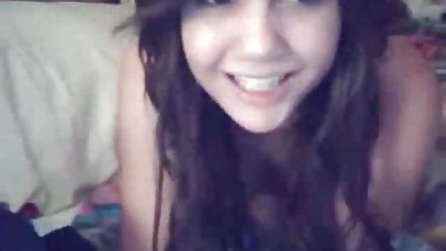 Порно Онлайн Без Регистрации Две горячие брюнетки соблазнительно отсасывают хер парня