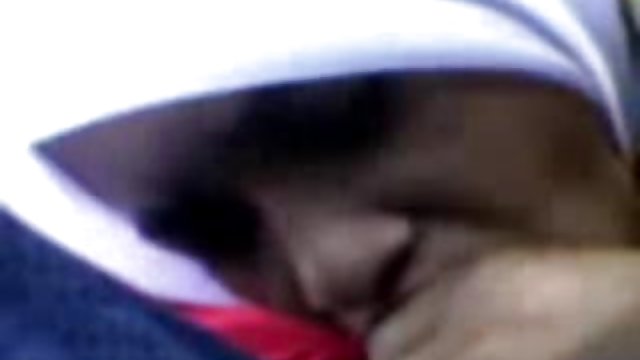 Порно Онлайн Без Регистрации Две бабы в купальниках занимаются анальным сексом втроем