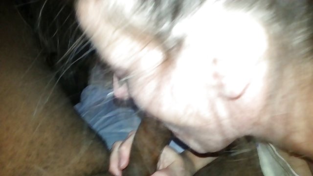 Порно Онлайн Без Регистрации Белокурая женщина в возрасте ебется в пизду и анал одновременно