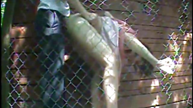 Порно Онлайн Без Регистрации Порно звезда старательно дрочит член ртом и руками