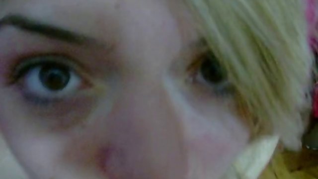 Порно Онлайн Без Регистрации Опытная блондиночка с большими сиськами насаживается на толстый член таксиста попкой