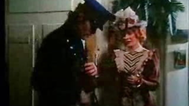 Порно Онлайн Без Регистрации Мужик занимается грязным сексом с тремя молодыми девушками