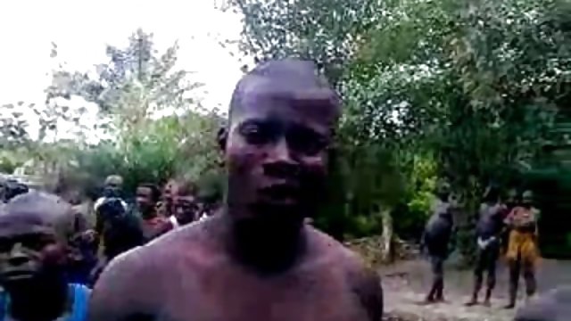 Порно Онлайн Без Регистрации Негритянка в горячих чулках жестко ебется с белым парнем