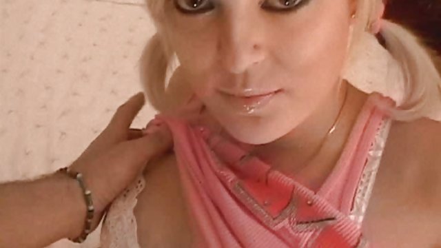 Порно Онлайн Без Регистрации Порно звезда совсем не щадит дырок своей подруги