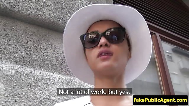 Порно Онлайн Без Регистрации Сучка мастурбировала, а потом отсасывала хуй под мостом