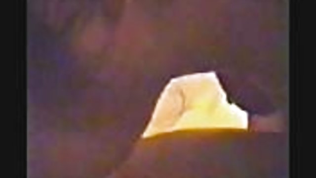 Порно Онлайн Без Регистрации Вульгарная мамаша с силиконовыми дойками раздвигает ноги в красных чулках знатно