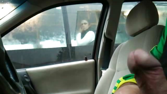 Порно Онлайн Без Регистрации Зрелая женщина обучает студентку глубокому минету для парня