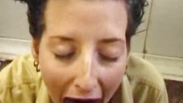 Порно Онлайн Без Регистрации Девушка в гольфах согласилась на анальный секс втроем