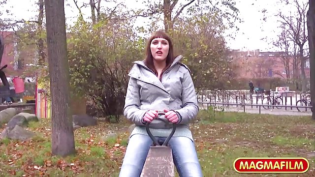 Порно Онлайн Без Регистрации Брюнеточка с большими сиськами дает в анал по кругу