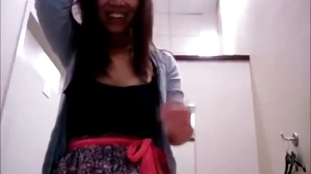 Порно Онлайн Без Регистрации Зрелая извращенка вставила резиновый член в молодую попку телки