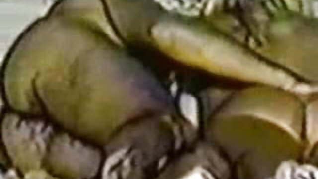 Порно Онлайн Без Регистрации Блондинистая красотка любит трахаться в попку без резинки