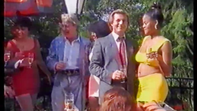 Порно Онлайн Без Регистрации Молоденькую девчонку парень плотно жарит в узкую пилотку на диване