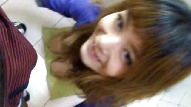 Порно Онлайн Без Регистрации Блондинка из Германии громко стонет с большим хером в письке