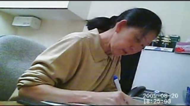 Порно Онлайн Без Регистрации Порно звезда с пышным телом ебется в две дырки