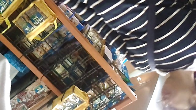 Порно Онлайн Без Регистрации Бритая девчонка глубоко мастурбирует свое влагалище