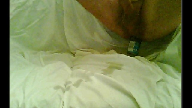 Порно Онлайн Без Регистрации Бабы с большими задницами подставляют попки в сексе втроем