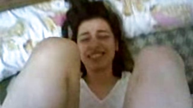 Порно Онлайн Без Регистрации Несколько парней в деловых костюмах и возбужденная порно модель