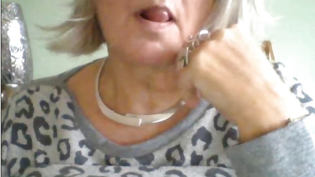 Порно Онлайн Без Регистрации Брюнетки совершили глупость согласившись на оргию с парнем