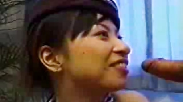 Порно Онлайн Без Регистрации Молодуха с натуральными дойками добывает сперму