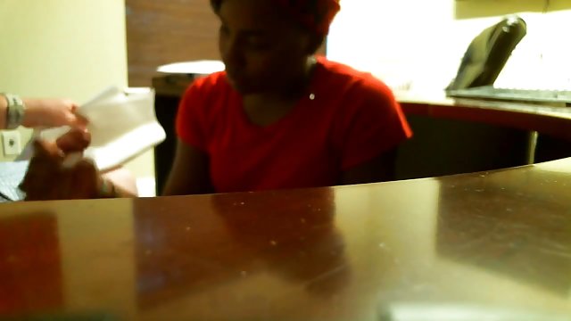 Порно Онлайн Без Регистрации Красивая блондинка с натуральными сисясндрами трахается верхом