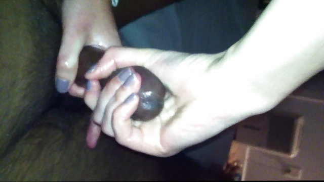 Порно Онлайн Без Регистрации Парень лижет киску русской девушки на диване и после трахает ее