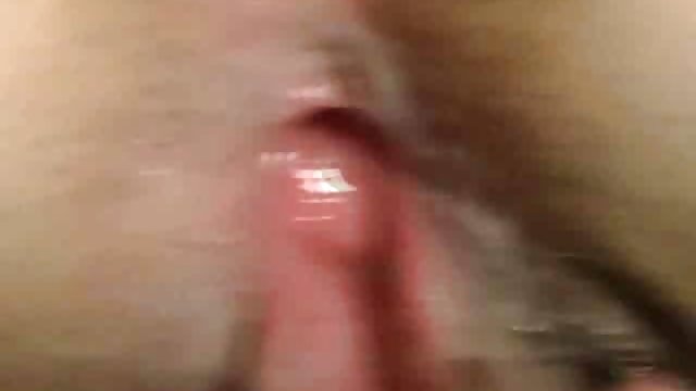 Порно Онлайн Без Регистрации Блондинка в сексуальных штанишках ласкает член мужчины на массаже