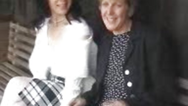 Порно Онлайн Без Регистрации Блондинка лижет очко таксиста трахаясь на заднем сидении