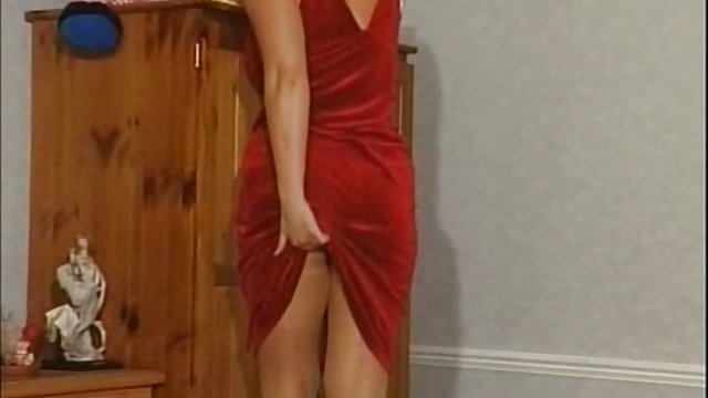 Порно Онлайн Без Регистрации Девушка с бритой пиздой занимается сексом в спортзале