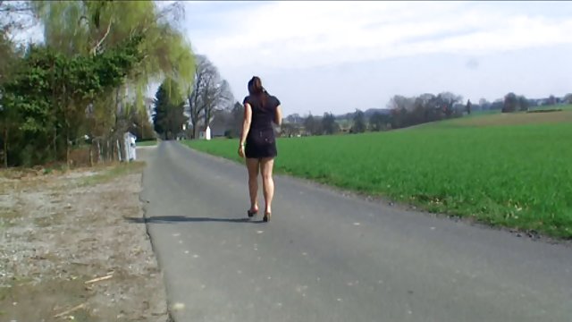 Порно Онлайн Без Регистрации Блондинка с огромными сиськами трахается в анал со спермой внутрь