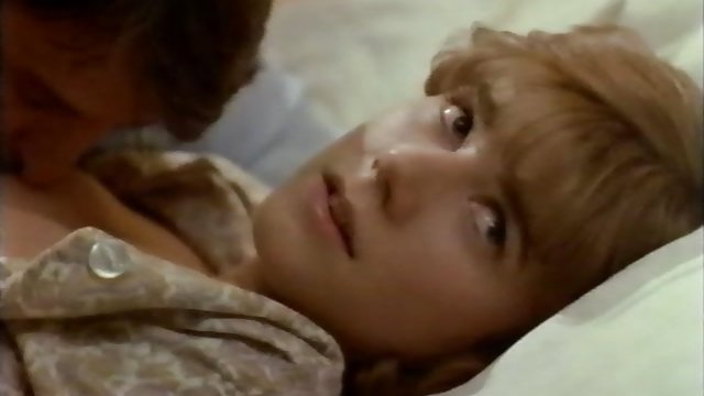 Порно Онлайн Без Регистрации Парочка сделала из стульев подобие кровати