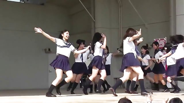 Порно Онлайн Без Регистрации Китайская девушка подставляет попу для анального секса