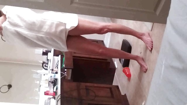 Порно Онлайн Без Регистрации Молодая шлюха и пылкая жена используют кисками жилистый конец зрелого мэна