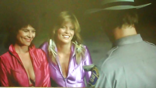 Порно Онлайн Без Регистрации Озорная мамочка позарилась на молодой член ради секса