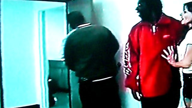 Порно Онлайн Без Регистрации Брюнетка с большими сиськами нежно отсасывает хуй от 1-го лица