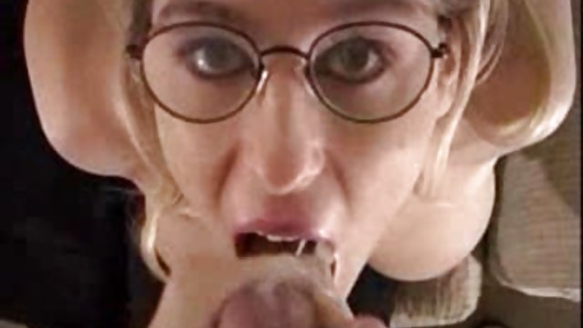 Порно Онлайн Без Регистрации Азиатская порнозвезда делает шикарный минет на диване