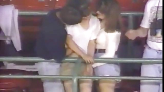 Порно Онлайн Без Регистрации Любительница яростно мастурбирует пизду перед сексом