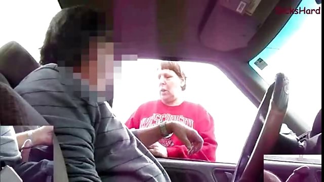 Порно Онлайн Без Регистрации Поймала за мастурбацией и помогла кончить