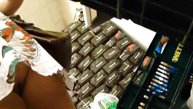 Порно Онлайн Без Регистрации Девочка расширяет анал невероятно большими дилдами