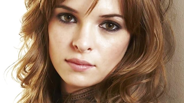 Порно Онлайн Без Регистрации Татуированная любительница после минета подставляет попку для траха