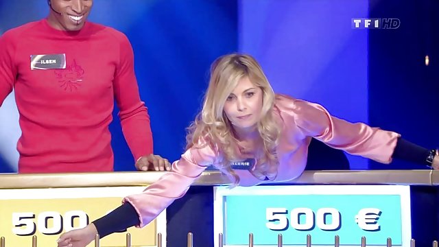 Порно Онлайн Без Регистрации Японская сучка дрочит член парня на массажном столике