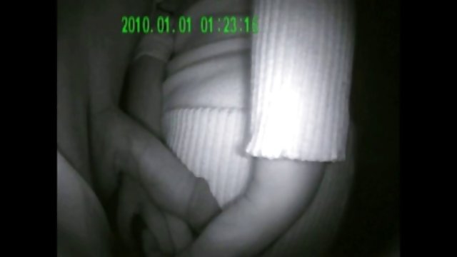 Порно Онлайн Без Регистрации Королева трахается в сочную пизду посреди леса