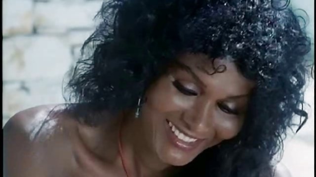 Порно Онлайн Без Регистрации Две аппетитные девушки разделили большой хуй парня