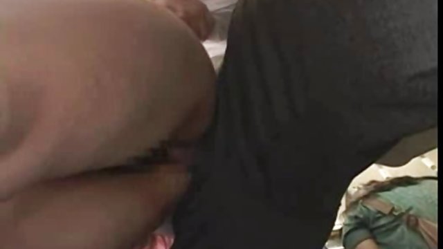 Порно Онлайн Без Регистрации Любительница с натуральной грудью жарко трахается в киску